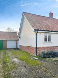 2 bedroom detached house to rent, Santoliana Close, Norwich