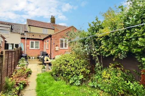 2 bedroom terraced house to rent, Horns Row, Fakenham NR21