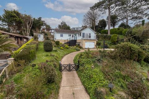 2 bedroom detached bungalow to rent, Cliff Road, Totland Bay