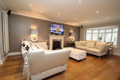 4 bedroom detached house to rent, Serviden Drive, Bromley BR1