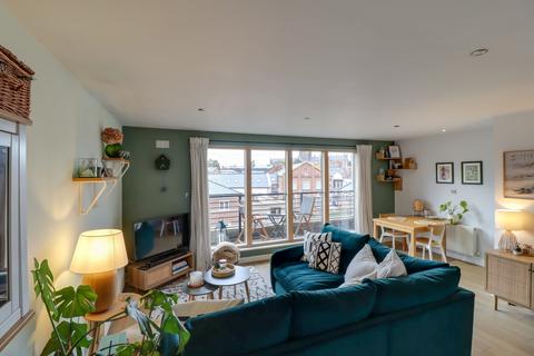 2 bedroom penthouse for sale, St Wulstan's Court WR5 3ED