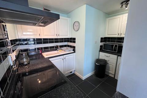 2 bedroom apartment to rent, Victoria Road West, Littlestone, New Romney, Kent, TN28