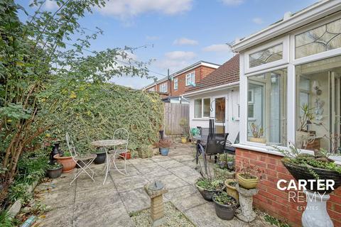 2 bedroom semi-detached bungalow for sale, The Redinge, Billericay, CM11 2QJ