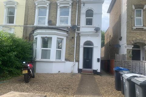 Woodside Green, London SE25