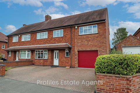 4 bedroom semi-detached house for sale, Elizabeth Road, Hinckley