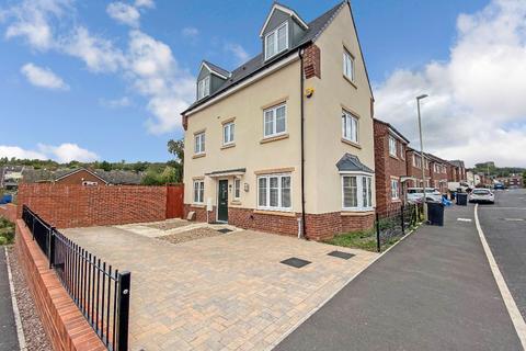 4 bedroom detached house to rent, Spring Pool Meadow, Dudley