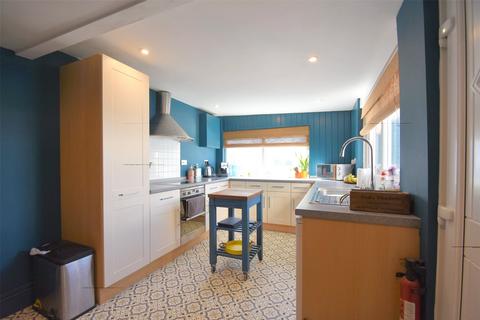 10 Cambridge Grove, Ilfracombe, EX34 9JZ