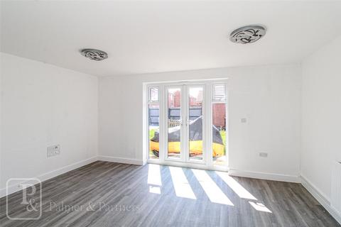 3 Ambrose Way, Walton On The Naze, CO14 8FP