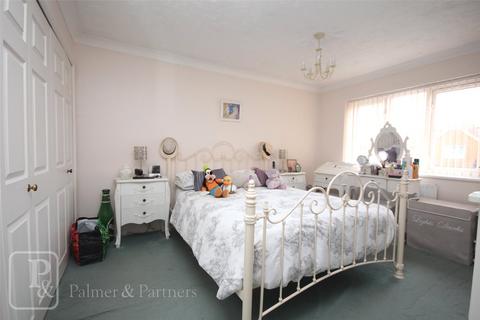 21 Bexhill Close, Clacton-on-sea, CO15 1XU