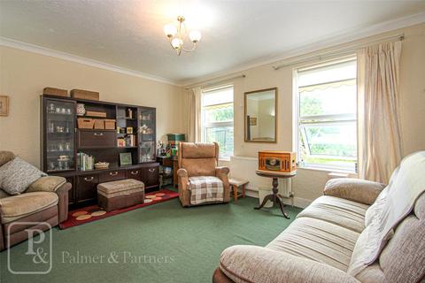 57 Hall Lane, Walton On The Naze, CO14 8HD