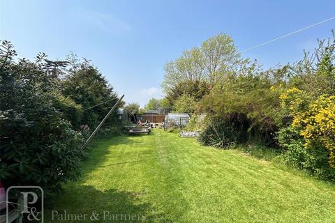 57 Hall Lane, Walton On The Naze, CO14 8HD