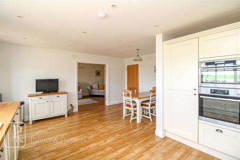 3 bedroom end of terrace house for sale, Kirby Road, Great Holland, Frinton-on-Sea, Essex, CO13