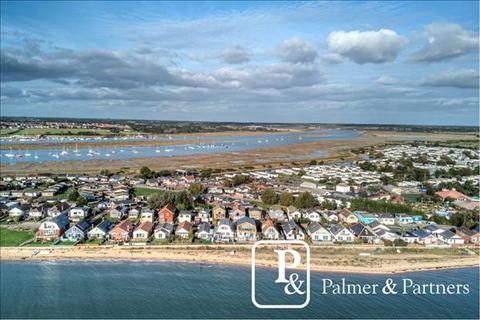 29 Eastern Promenade, Point Clear Bay, Clacton-on-sea, CO16 8LG
