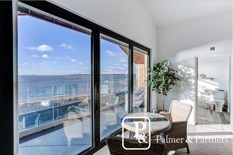 29 Eastern Promenade, Point Clear Bay, Clacton-on-sea, CO16 8LG