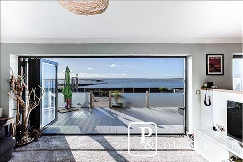 29 Eastern Promenade, Point Clear Bay, Clacton-on-sea, CO16 8LG