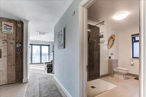 29 Eastern Promenade, Point Clear Bay, Clacton-on-sea, CO16 8LG