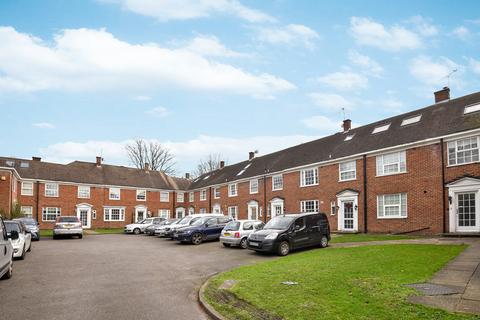 4 bedroom terraced house to rent, Whinfell Close, London SW16