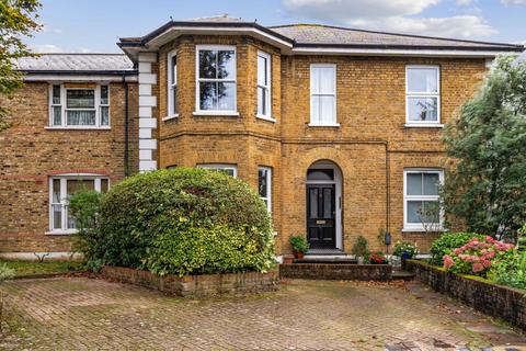 2 bedroom apartment for sale, Wales Avenue, Carshalton SM5