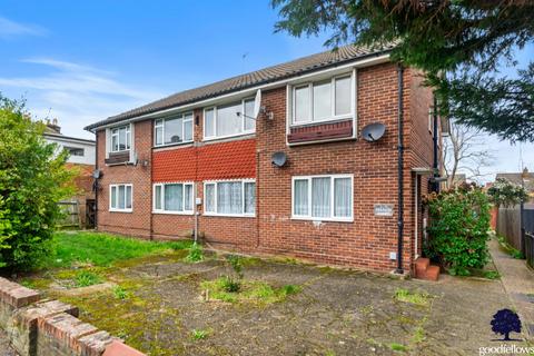 2 bedroom maisonette to rent, Pearson Court, Morden SM4