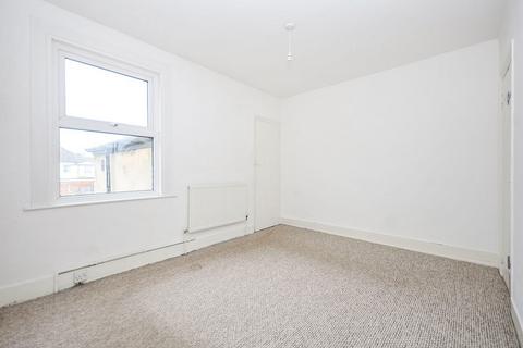 2 bedroom semi-detached house to rent, Pope Road, Bromley BR2