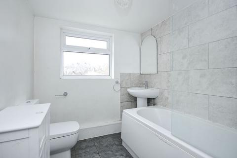 2 bedroom semi-detached house to rent, Pope Road, Bromley BR2