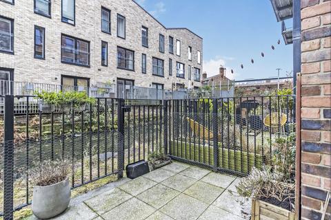 2 bedroom apartment for sale, Lockgate Mews, Manchester M4