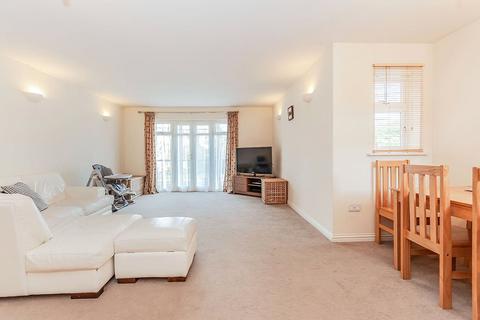 3 bedroom flat for sale, Staines Road East, Middlesex TW16