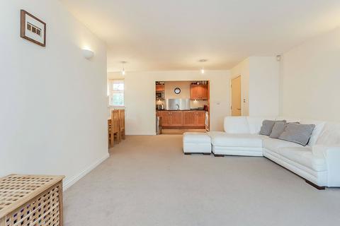 3 bedroom flat for sale, Staines Road East, Middlesex TW16