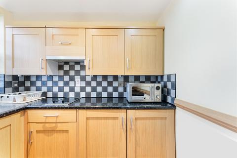 Studio to rent, Queens Gate, SW7