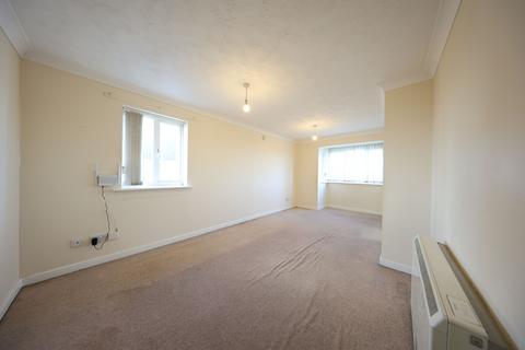 2 bedroom flat for sale, St Leonards Close, Grays