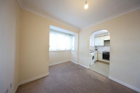 2 bedroom flat for sale, St Leonards Close, Grays