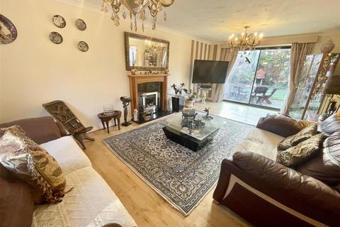 4 bedroom detached house for sale, Juno Way, Swindon