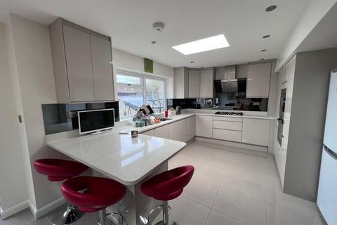 4 bedroom semi-detached house to rent, Cornfield Road, Bushey