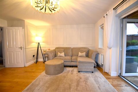 77 Cheapside West, Rayleigh, SS6 9JN