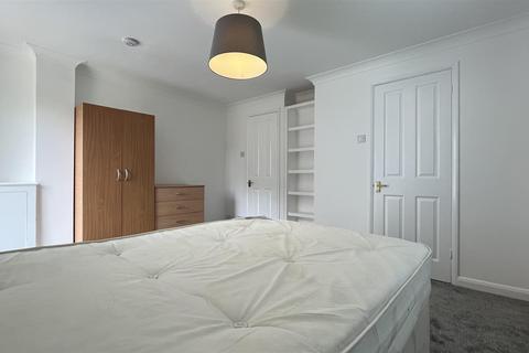 Studio to rent, Cedar Road, Sutton SM2