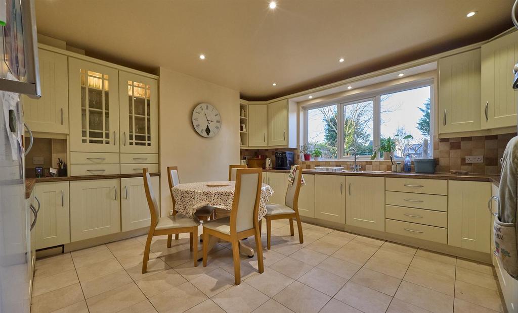 Fitted dining kitchen to rear