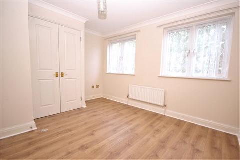 3 bedroom terraced house to rent, Burnside Road, Dagenham, RM8