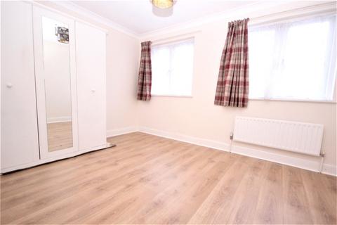 3 bedroom terraced house to rent, Burnside Road, Dagenham, RM8