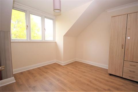 3 bedroom terraced house to rent, Burnside Road, Dagenham, RM8