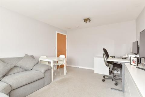 1 bedroom ground floor flat for sale, Poynder Drive, Holborough Lakes, Kent