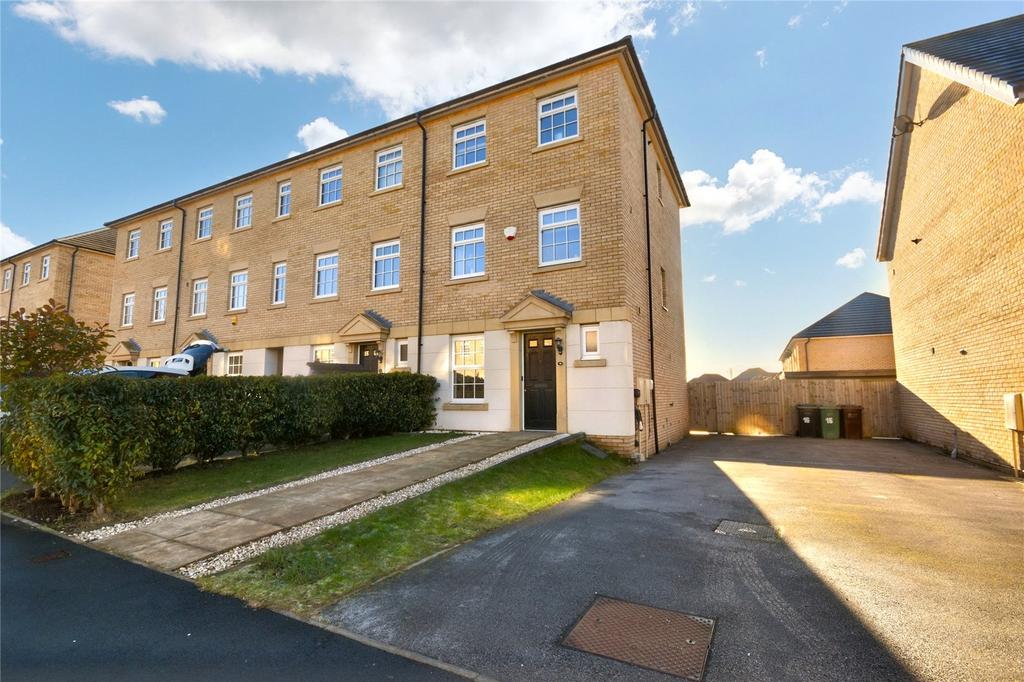 Middleham Drive, Garforth, Leeds 3 bed terraced house - £375,000