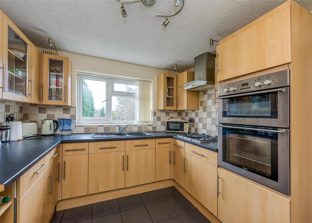 11 Lamb Crescent-Kitchen.jpg