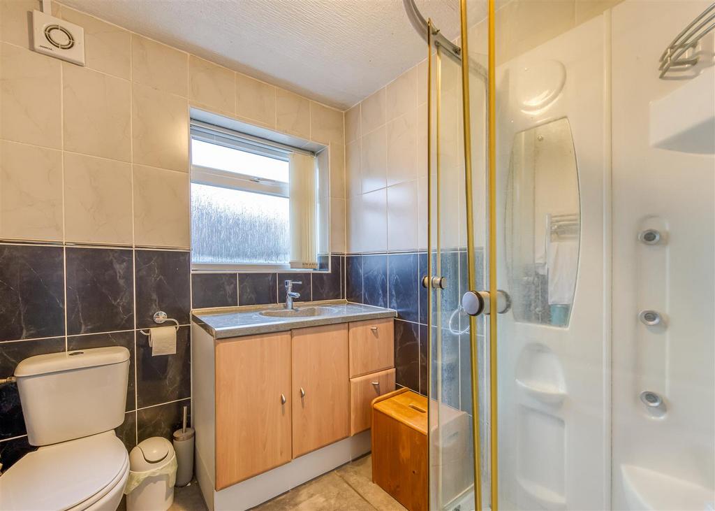 11 Lamb Crescent-Shower Room.jpg