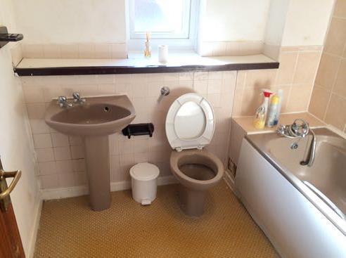 Bathroom 1.jpg