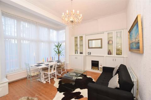 Flat 2, 55 Bargate, Grimsby, DN34 5AD