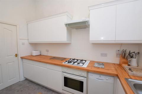 Flat 2, 55 Bargate, Grimsby, DN34 5AD
