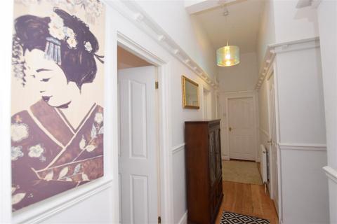 Flat 2, 55 Bargate, Grimsby, DN34 5AD