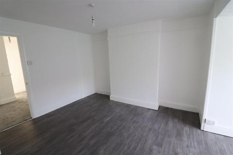 2 bedroom flat to rent, Henver Road, Newquay