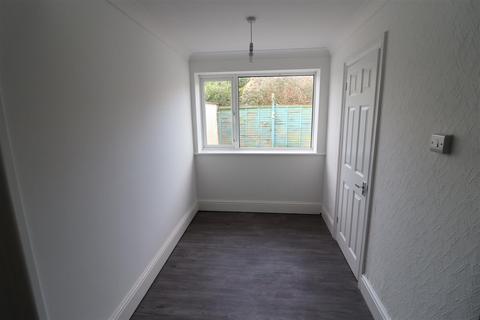 2 bedroom flat to rent, Henver Road, Newquay