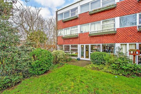 2 bedroom ground floor flat for sale, Parkleys, Richmond, TW10